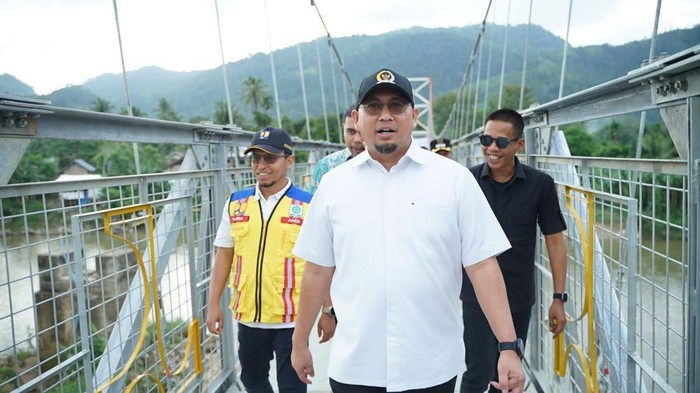 Andre Rosiade Kawal Aspirasi Warga Pessel, Jembatan Gantung Duku-Subarang Solok Segera Rampung