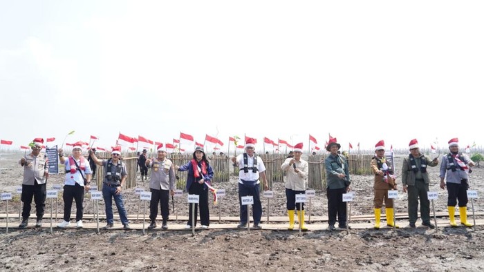 ekspedisi-merah-putih-polda-riau-membawa-misi-penyelamatan-lingkungan-di-pesisir-indragiri-hilir-1786806216116_169