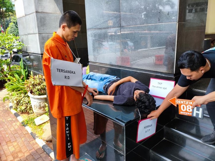 rekonstruksi-kasus-pembunuhan-dan-perampokan-ojol-tidur-di-tangerang-dokistimewa-1787562967225_43