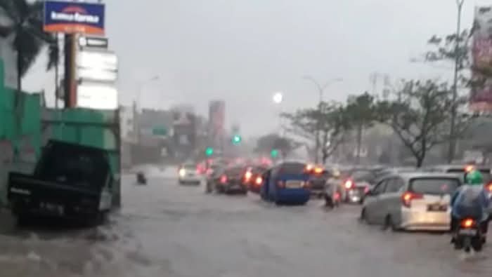 Depok Diguyur Hujan Deras, Jalan Margonda Sempat Digenangi Banjir