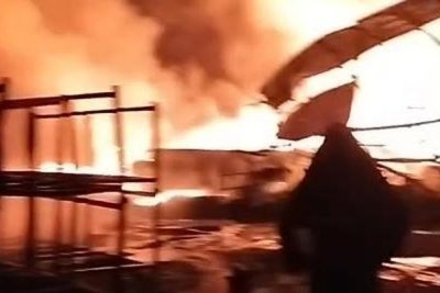 Gudang Paralon di Tangerang Terbakar, Damkar Terkendala Akses Air
