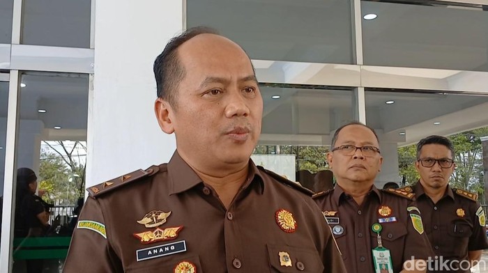kapuspenkum-kejagung-anang-supriatna-memberikan-keterangan-di-kejaksaan-tinggi-sumatera-utara-medan-kamis-2622026-juita-sinuha-1772096714412_169