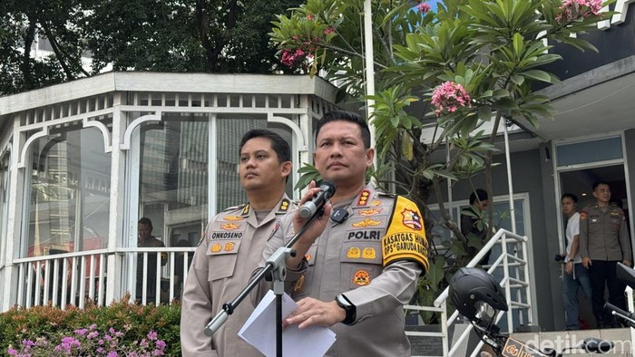 Polisi Amankan 19 Orang Bawa Petasan hingga Sajam Saat Aksi Massa di Jakarta