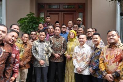 Komisi III DPR Berkunjung ke Rumah Kapolri Jenderal Suyudi
