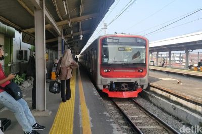 Disentil karena KRL Bolak-balik Gangguan, Ini Jawaban INKA