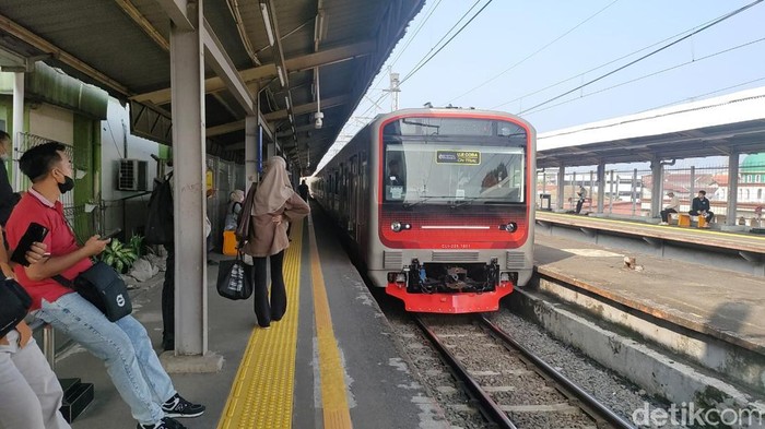 Disentil karena KRL Bolak-balik Gangguan, Ini Jawaban INKA