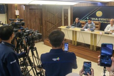 Aksi Botok Pati Siram Air ke Hakim Tuai Sorotan