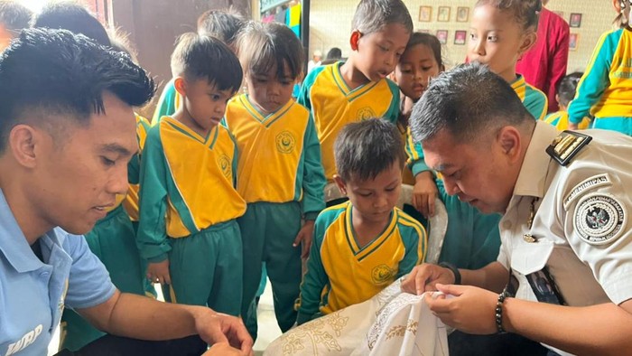 murid-murid-tk-almanah-campor-barat-belajar-membatik-di-rutan-sumenep-jawa-timur-jatim-1791602799899_169