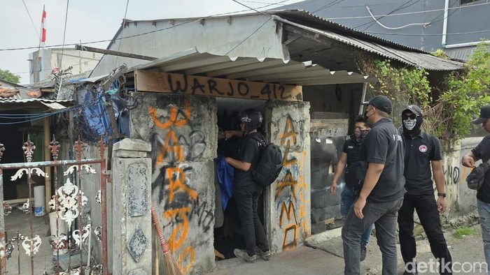 penggerebekan-narkoba-di-kampung-ambon-jakarta-barat-1791515649110_169