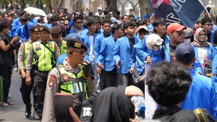 polisi-mengawal-aksi-mahasiswa-di-yogyakarta-dok-istimewa-1792671943865_169