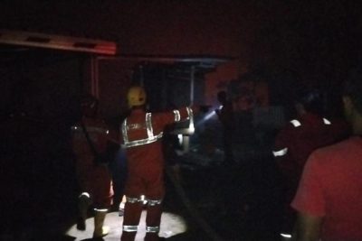 Karhutla Merembet Permukiman di Babel, Sekeluarga Terjebak Asap Dievakuasi