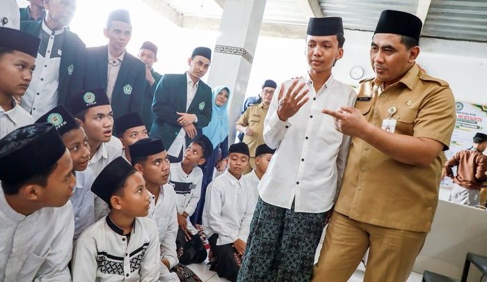 Jelang Hari Santri, Taj Yasin Dorong Gerakan Bersih Pesantren di 117 Ponpes