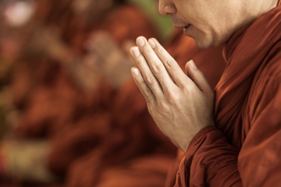 umat buddha berdoa