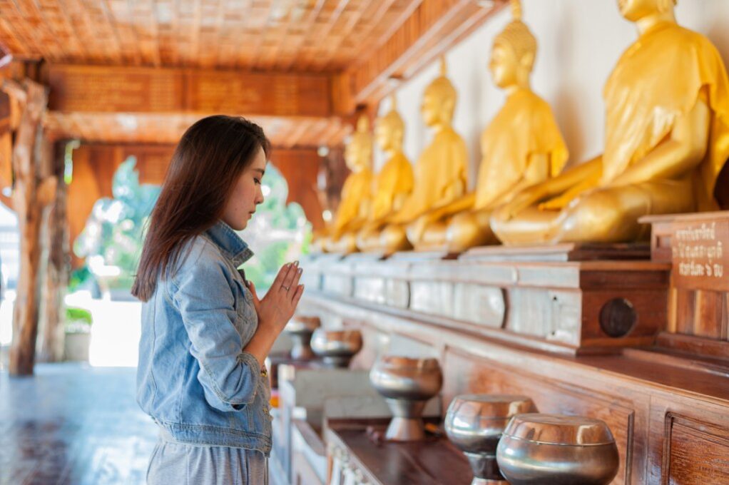 panduan yang dapat Anda ikuti saat melafalkan doa-doa agama Buddha untuk keselamatan