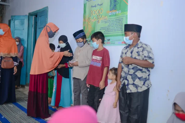 Janji Allah Menyantuni Anak Yatim