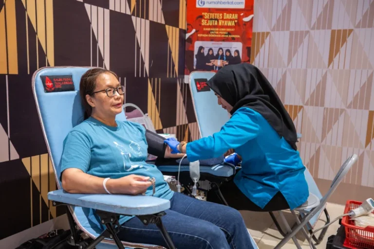 Rumahberkat.com dan Rumahsosial.com Sukses Gelar Donor Darah