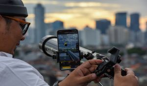 Tim Hisab Rukyat melakukan pemantauan rukyatul hilal penentuan 1 Syawal 1446 Hijriah di Kanwil Kemenag DKI Jakarta, Jakarta, Sabtu (29/3/2025). Kementerian Agama menyatakan posisi hilal di wilayah Indonesia pada 29 Ramadan 1446 hijriah (29/3) tidak ada yang memenuhi kriteria tinggi hilal minimum 3 derajat dan elongasi minimum 6,4 derajat, sehingga dalam sidang isbat menetapkan 1 Syawal 1446 Hijriah atau hari raya Idul Fitri jatuh pada Senin, 31 Maret 2025. ANTARA FOTO/Indrianto Eko Suwarso/wpa.