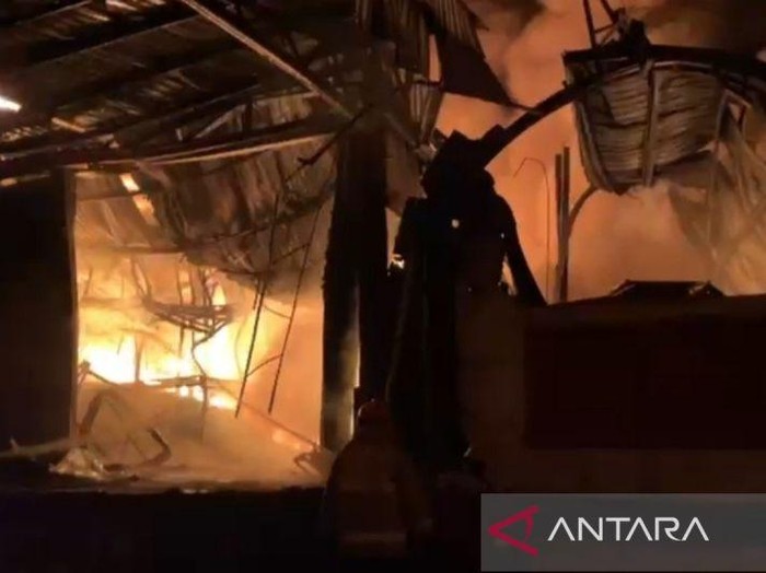 Kebakaran Pabrik Terpal di Bogor Padam Usai 7 Jam – Tak Ada Korban Jiwa