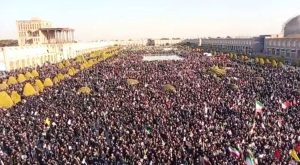 Yang Dibahas: Ribuan Warga Padati Isfahan, Beri Penghormatan Terakhir untuk Ali Khamenei