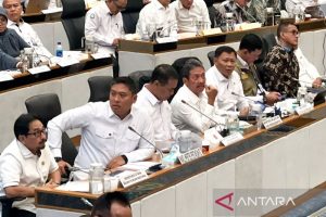 Yang Dibahas: Dirut Pupuk Indonesia: Stok pupuk tak terganggu konflik Selat Hormuz