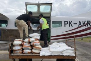 Operasi modifikasi cuaca di Riau semai 11 ton garam di langit