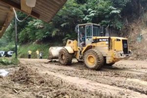 Polres ingatkan pengendara waspada longsor di jalur selatan Garut