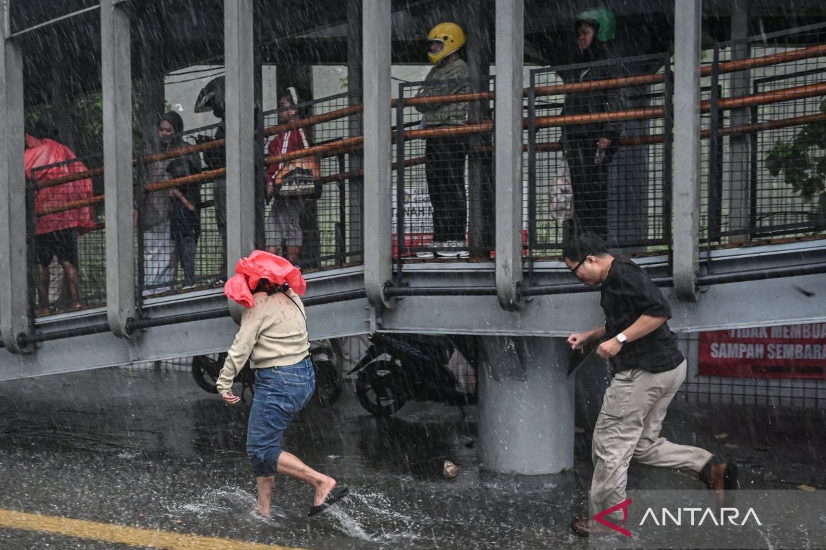 Pengumuman Resmi: Hujan diprakirakan guyur wilayah DKI Jakarta pada Minggu siang