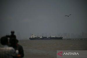 Berita Penting: Kapal tanker terkait China lintasi Selat Hormuz meski ada blokade AS