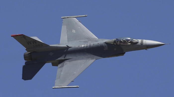 Jet Tempur F-16 Turki Jatuh saat Latihan, Pilot Selamat
