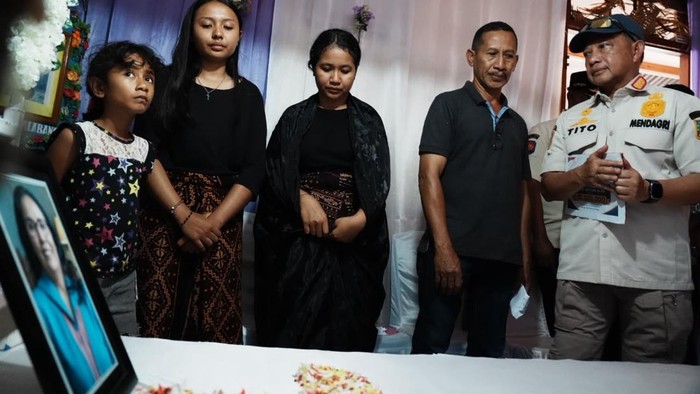 Mendagri Salurkan Santunan ke Ahli Waris Korban Gempa Sikka