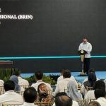 kepala-brin-arif-satria-saat-memaparkan-laporan-di-depan-presiden-di-istana-jakarta-kamis-682026-1786062524518_169