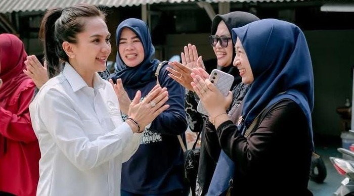 legislator-gerindra-marlyn-maisarah-tinjau-jembatan-gantung-cibeber-pastikan-aspirasi-warga-terlaksana-1785932950128