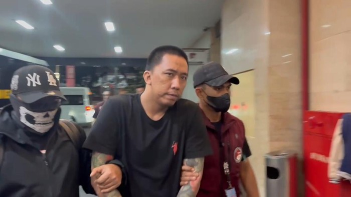 napi-narkoba-bayu-wicaksono-tiba-di-bareskrim-usai-ditangkap-di-myanmar-rumondangdetikcom-1788094716753_169