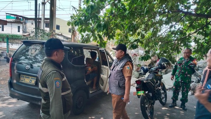 Viral ‘Pak Ogah’ Paksa Minta Duit ke Pengendara di Jakbar, Pelaku Diamankan
