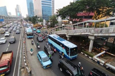Penampakan Separator Busway di Pancoran Dicabut karena Proyek Trotoar