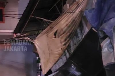 Rumah Ambruk di Jaksel, Ibu dan 2 Anaknya Tertimpa Reruntuhan
