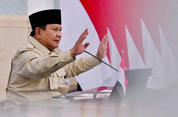 presiden-prabowo-subianto-saat-memberikan-taklimat-di-depan-para-pimpinan-kamar-dagang-dan-industri-indonesia-kadin-di-istana-1785493704621_169