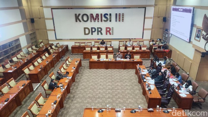 rapat-komisi-iii-dpr-soal-ruu-perampasan-aset-1788153175133_169