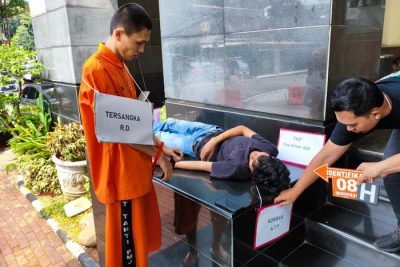 23 Adegan Reka Ulang Ungkap Kejinya Rahmat Dimas Bunuh Ojol Tidur di Tangerang