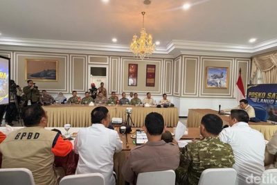 Tiba di Kalbar, Prabowo Langsung Pimpin Rapat Terbatas Penanganan Karhutla
