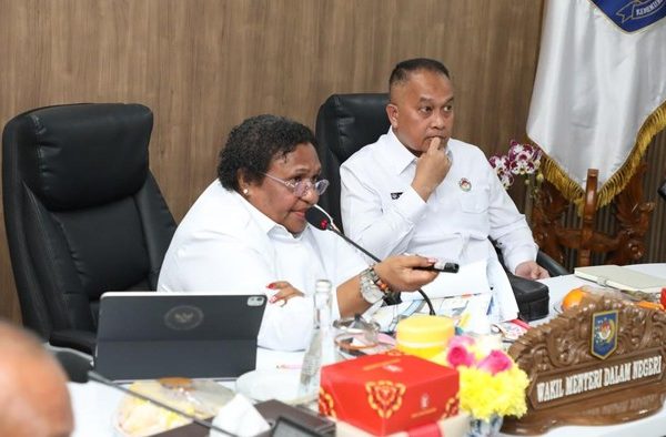 wamendagri-minta-pemda-papua-pastikan-penyaluran-dana-otsus-tepat-waktu-1785932810840_169