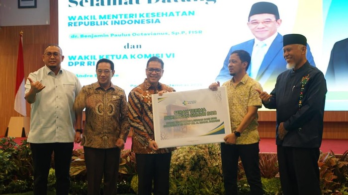 andre-rosiade-beri-solusi-air-bersih-rs-m-djamil-dengan-sumur-bor-124-meter-1789715210068_169