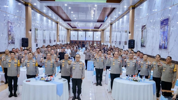 bidhumas-polda-metro-jaya-menggelar-rakernis-tahun-anggaran-2026-dalam-rangka-memperkuat-komunikasi-publik-1790765625928_169