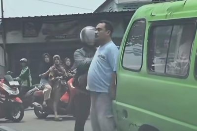 Viral Sopir Angkot Cekcok dengan Pemotor di Bogor, Motor Sampai Ditendang