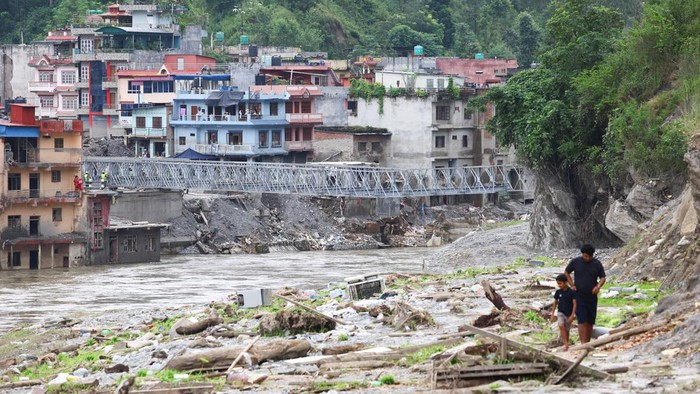 dari-lumpur-hingga-jembatan-darurat-potret-nepal-bangkit-usai-banjir-bandang-1788843071968_169