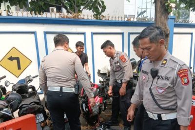 2 Sepeda Motor Tabrakan saat Putar Balik, Salah Satu Pemotor Masih Pelajar