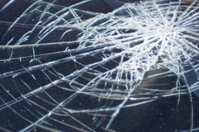 Sopir Microsleep, Minibus Terguling Usai Tabrak Pembatas Jalan di Tol Jagorawi