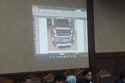 Jaksa KPK Tunjukkan Range Rover-LEGO Star Wars Sitaan dari Eks Staf Kemenag