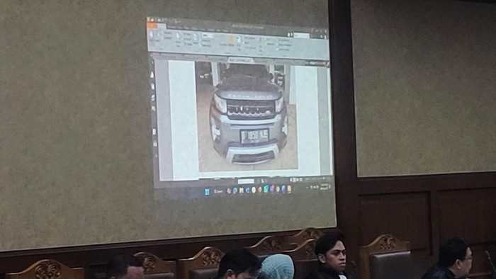 Jaksa KPK Tunjukkan Range Rover-LEGO Star Wars Sitaan dari Eks Staf Kemenag