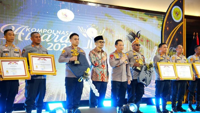 kapolri-di-kompolnas-awards-2026-1789655673424_169